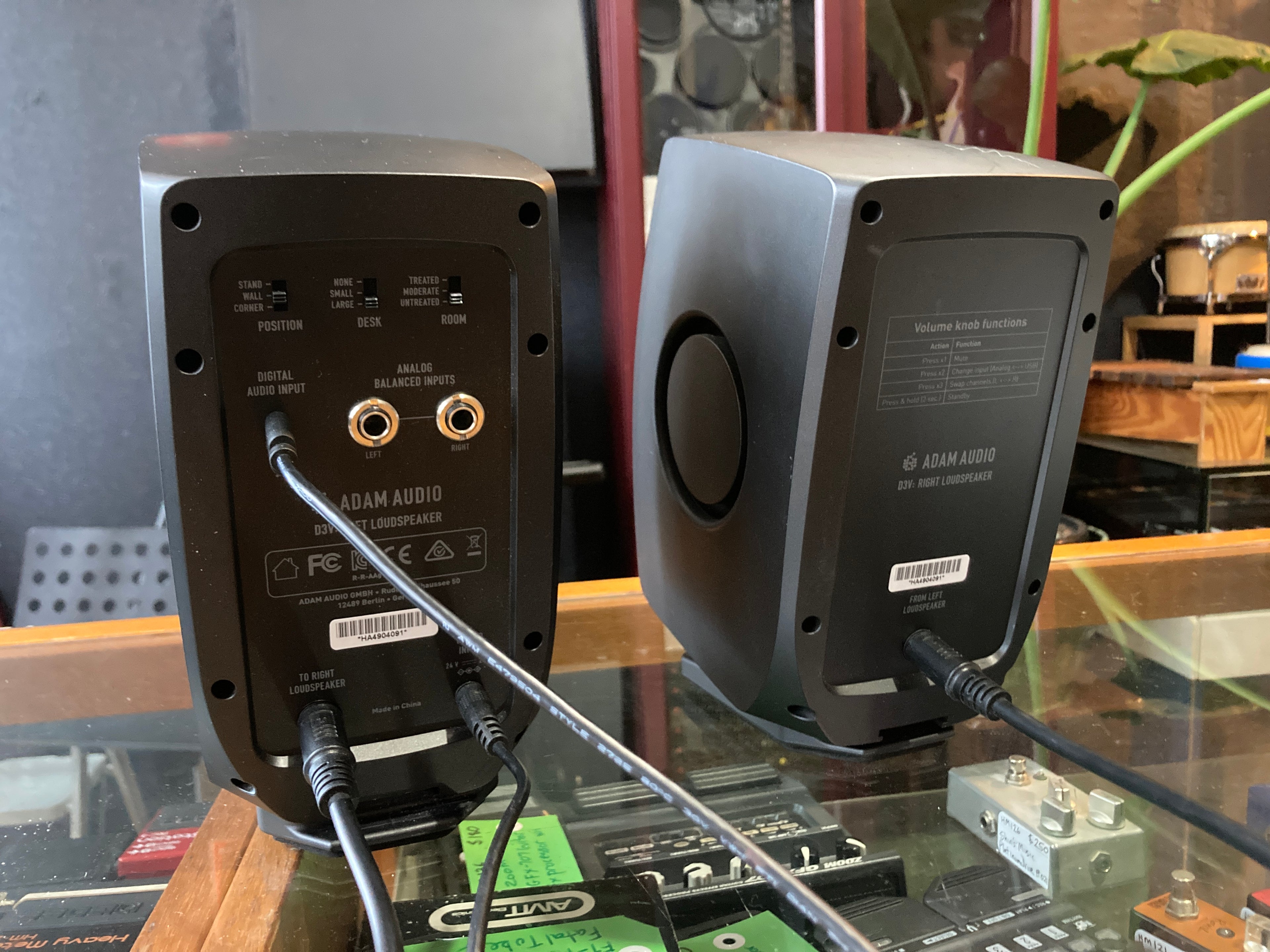 ADAM D3V Active monitors