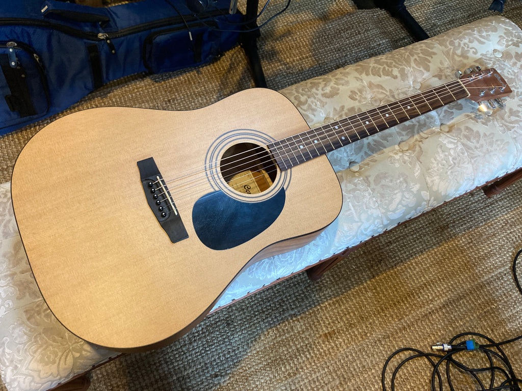 Cort - AD810