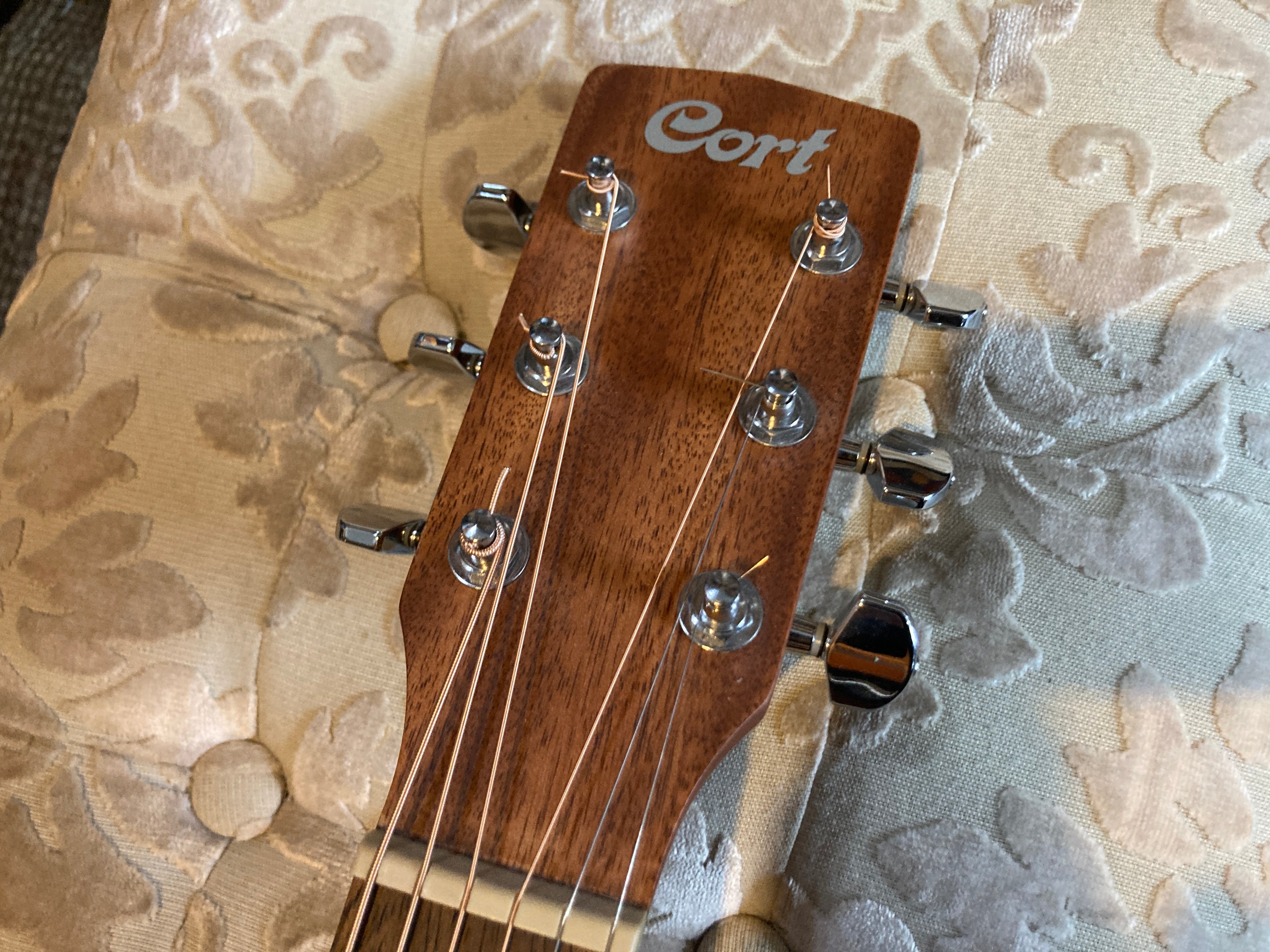 Cort - AD810