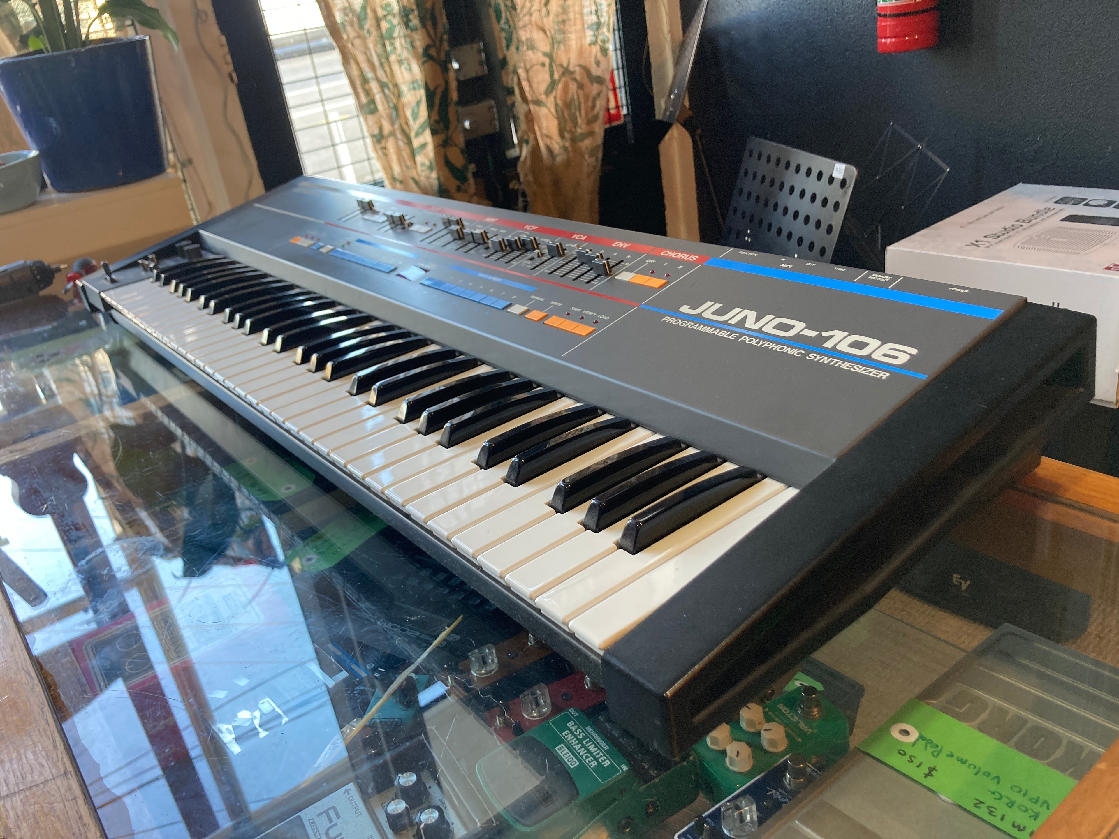 Roland - Juno 106