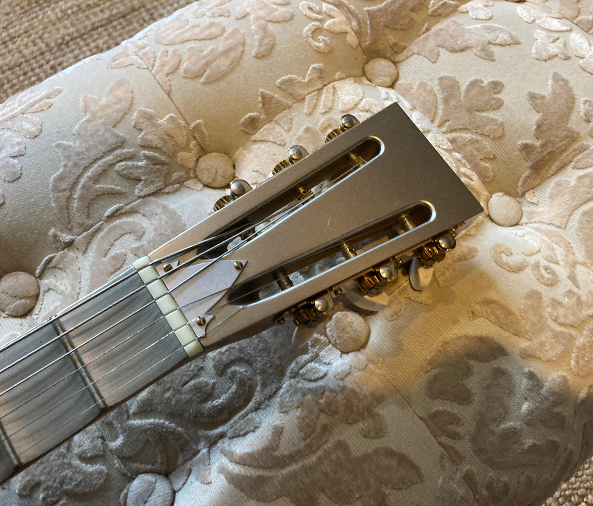 David Malpas - Frypan guitar