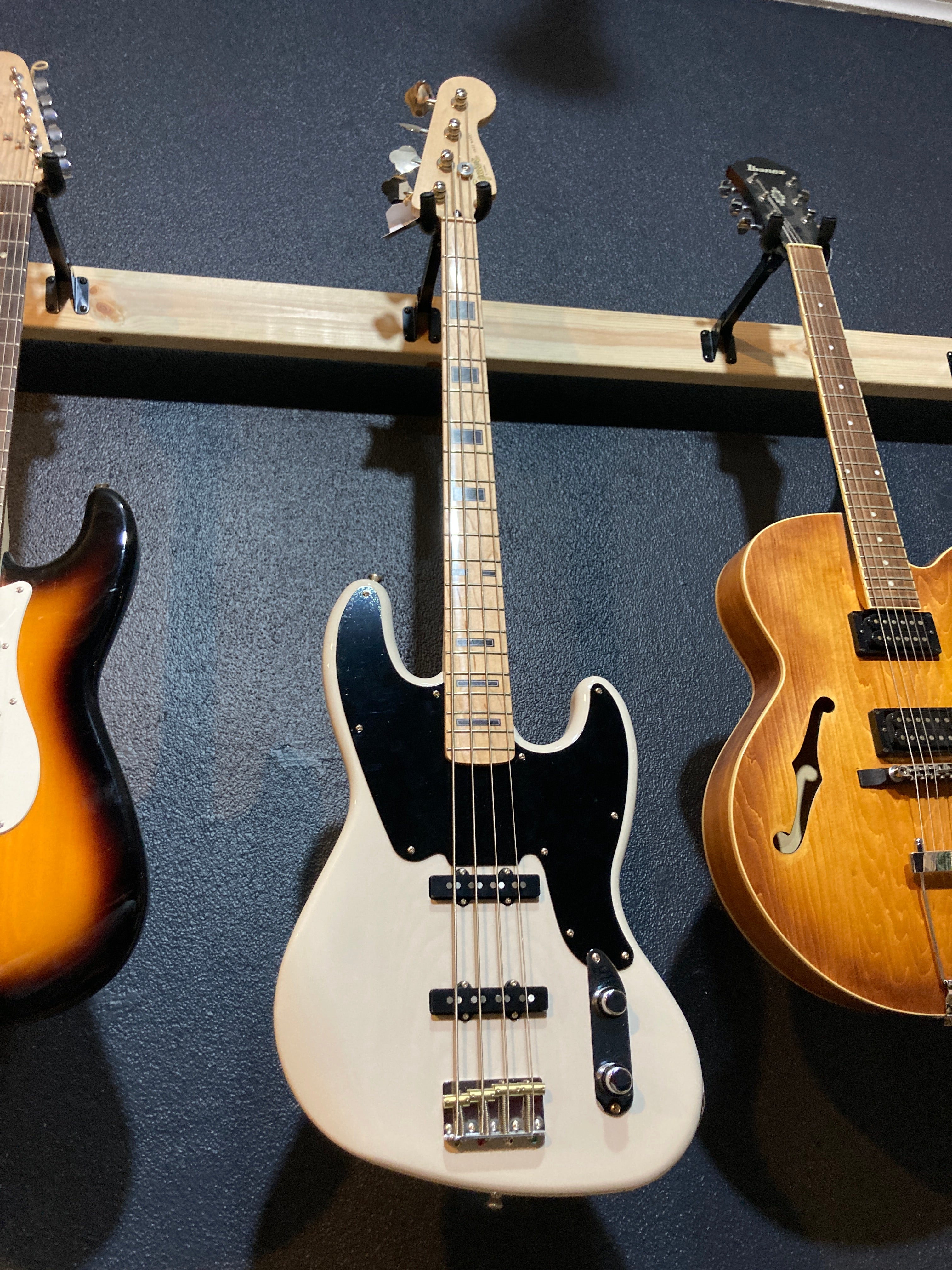 Squier - Paranormal Jazz Bass
