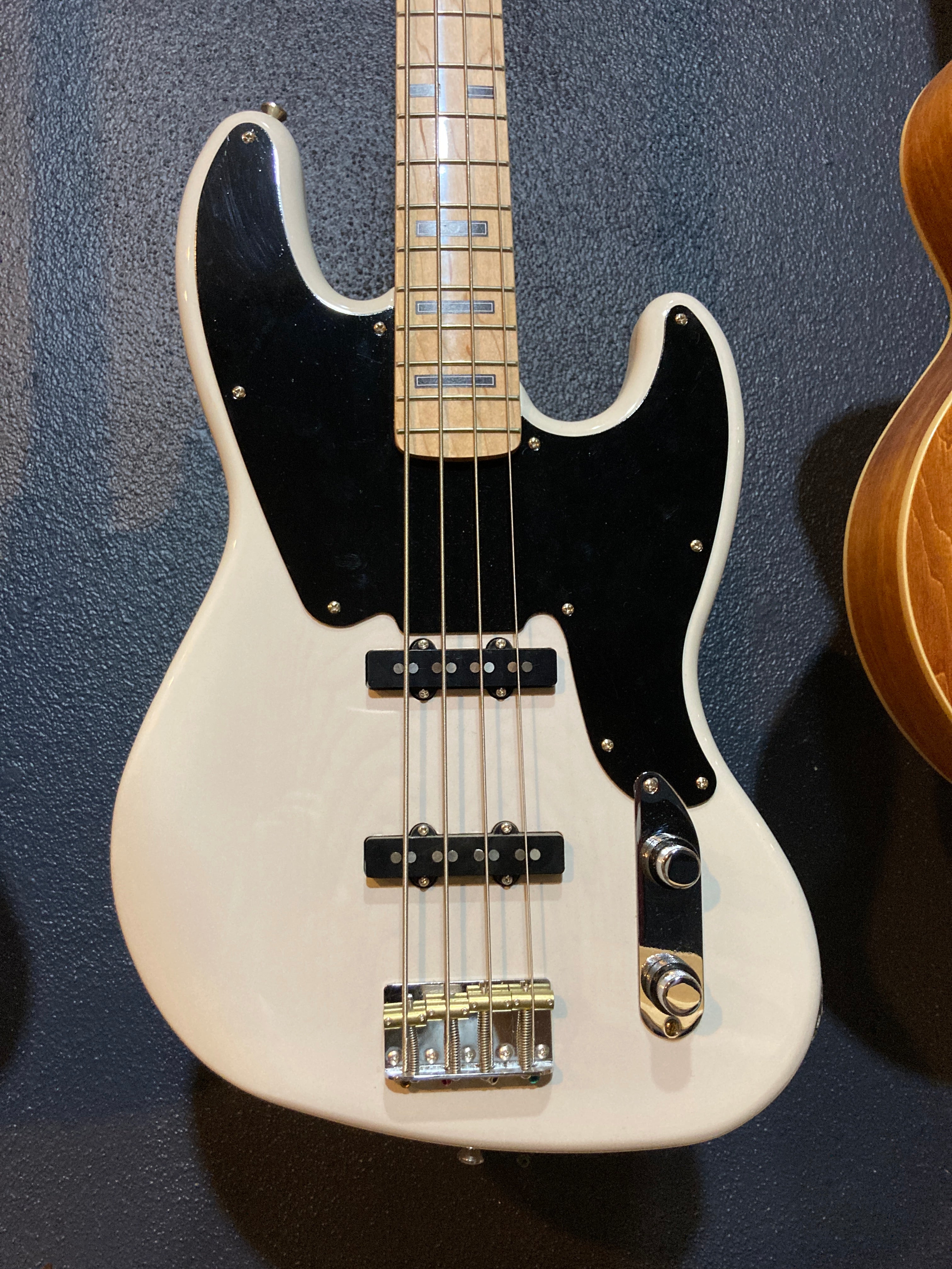 Squier - Paranormal Jazz Bass