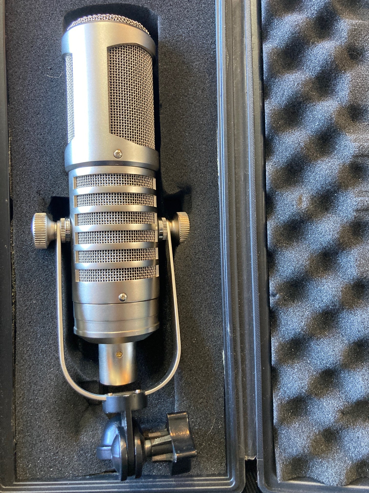 Nude Microphones - Clone of an EV RE-27 N/D