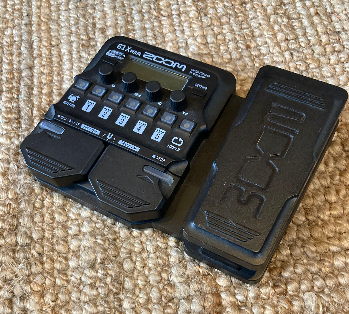 Zoom - G1X4